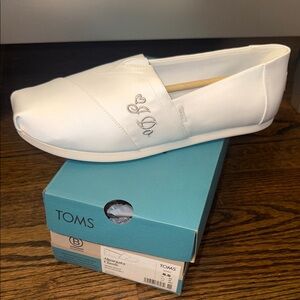 TOMS Women's White Embroidered Flats